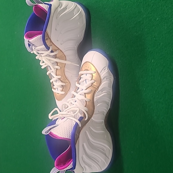 NIKE Shoe Size 8 - Picture 4 of 9